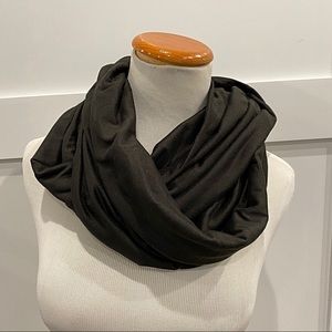 NWT {Beyond Yoga} Hidden Pocket Infinity Scarf